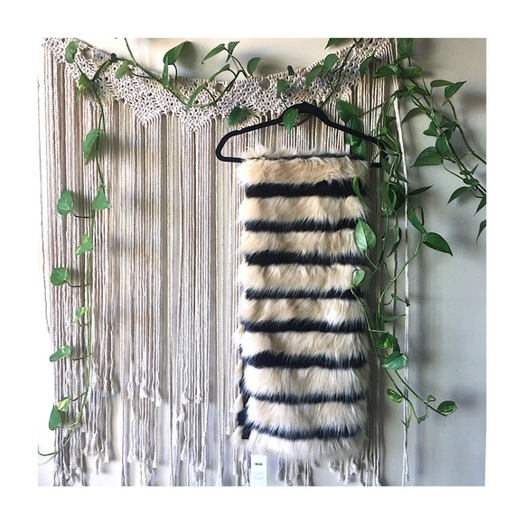 NWT Asos Black & Beige Striped Faux Fur Scarf - Picture 3 of 6